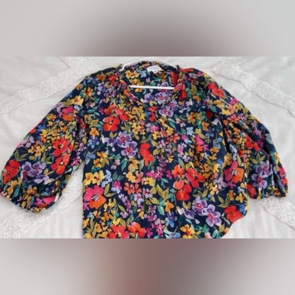 VELVET BY GRAHAM & SPENCER Women's XS (flowy) Floral Pullover Blouse